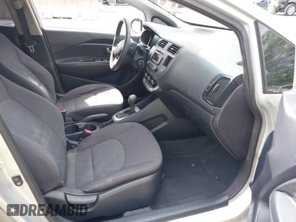 ✅ 2013 Kia Rio LX • VIN: KNADM4A34D6206203 • Lot: 43327198. Wystawiony na IAAI z przebiegiem 88 139 mil. Bezpłatny archiwum sprzedaży aukcyjnych z USA i szczegółowy raport historii pojazdu na DreamBid. Zdjęcie 5.