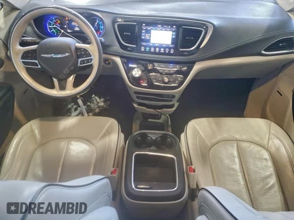 ✅ 2018 Chrysler Pacifica Hybrid Limited • VIN: 2C4RC1N71JR144884 • Lot: 95521335. Wystawiony na Copart z przebiegiem 132 897 mil. Bezpłatny archiwum sprzedaży aukcyjnych z USA i szczegółowy raport historii pojazdu na DreamBid. Zdjęcie 8.