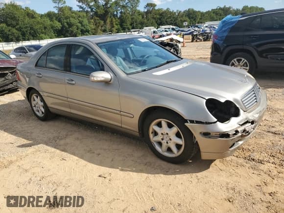 ✅ 2003 Mercedes-Benz C 240 • VIN: WDBRF61JX3A458335 • Лот: 81825515. Опубликован ранее на Copart с пробегом Не указан. Бесплатный доступ к архиву аукционных продаж из США и подробный отчёт об истории автомобиля на DreamBid. Изображение 4.
