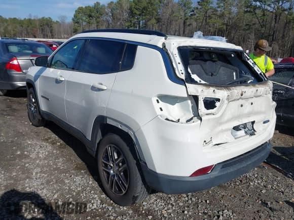 ✅ 2019 Jeep Compass Altitude • VIN: 3C4NJCBB0KT743170 • Lot: 41490256. Wystawiony na IAAI z przebiegiem 93 319 mil. Bezpłatny archiwum sprzedaży aukcyjnych z USA i szczegółowy raport historii pojazdu na DreamBid. Zdjęcie 3.