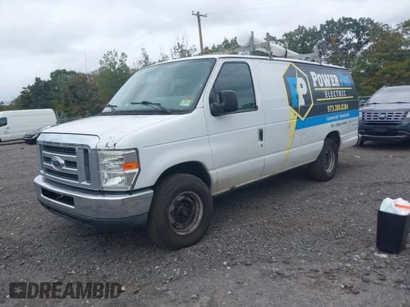 ✅ 2013 Ford Econoline Cargo Commercial • VIN: 1FTNS2EW1DDA19356 • Lot: 43265748. Wystawiony na IAAI z przebiegiem 207 738 mil. Bezpłatny archiwum sprzedaży aukcyjnych z USA i szczegółowy raport historii pojazdu na DreamBid. Zdjęcie 17.