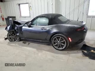 ✅ 2022 Mazda MX-5 Miata Grand Touring • VIN: JM1NDAD76N0505474 • Lot: 86487905. Wystawiony na Copart z przebiegiem 17 532 mil. Bezpłatny archiwum sprzedaży aukcyjnych z USA i szczegółowy raport historii pojazdu na DreamBid. Zdjęcie 2.