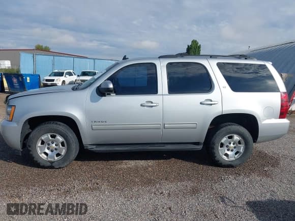 ✅ 2013 Chevrolet Tahoe LT • VIN: 1GNSKBE09DR352624 • Лот: 42843590. Опубликован ранее на IAAI с пробегом 141 528 миль. Бесплатный доступ к архиву аукционных продаж из США и подробный отчёт об истории автомобиля на DreamBid. Изображение 14.