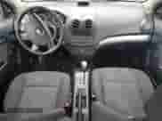 2009 Chevrolet Aveo 1LT z VIN KL1TD56E09B341294, wystawiony jako Copart lot #86139404 z przebiegiem 121 471 mil mil oraz Czysty tytuł • Clean title. Historia ofert i sprzedaży dostępna na DreamBid. Obrazek 8.