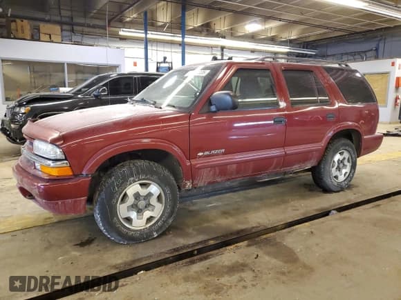 ✅ 2002 Chevrolet Blazer LS • VIN: 1GNDT13W12K100590 • Lot: 88982035. Wystawiony na Copart z przebiegiem 141 184 mil. Bezpłatny archiwum sprzedaży aukcyjnych z USA i szczegółowy raport historii pojazdu na DreamBid. Zdjęcie 1.