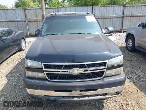 ✅ 2005 Chevrolet Silverado 2500HD LS • VIN: 1GCHK232X5F966561 • Lot: 42402828. Wystawiony na IAAI z przebiegiem 207 618 mil. Bezpłatny archiwum sprzedaży aukcyjnych z USA i szczegółowy raport historii pojazdu na DreamBid. Zdjęcie 12.