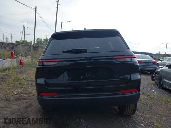 ✅ 2025 Jeep Grand Cherokee Limited • VIN: 1C4RJHBG6S8728326 • Lot: 43097342. Listed on IAAI with 134 mi. Free auction sales archive from the USA and detailed vehicle history report at DreamBid. Image 17.
