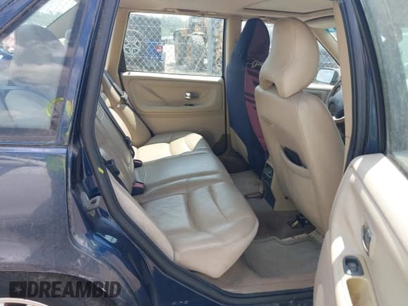 ✅ 2000 Volvo S70 • VIN: YV1LS56D8Y2661218 • Lot: 42422070. Listed on IAAI with 126,985 mi. Free auction sales archive from the USA and detailed vehicle history report at DreamBid. Image 8.