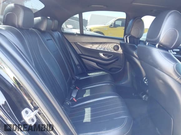 ✅ 2022 Mercedes-Benz E 350 • VIN: W1KZF8DB6NB026720 • Лот: 41603311. Опубликован ранее на IAAI с пробегом Не указан. Бесплатный доступ к архиву аукционных продаж из США и подробный отчёт об истории автомобиля на DreamBid. Изображение 8.