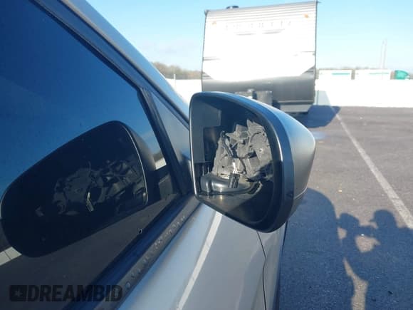 ✅ 2015 Jeep Cherokee Sport • VIN: 1C4PJLABXFW561115 • Lot: 41969932. Wystawiony na IAAI z przebiegiem 120 026 mil. Bezpłatny archiwum sprzedaży aukcyjnych z USA i szczegółowy raport historii pojazdu na DreamBid. Zdjęcie 17.