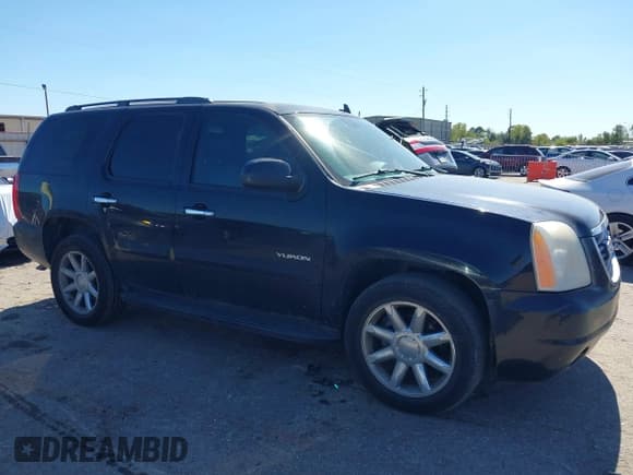 ✅ 2008 GMC Yukon SLT 4SA • VIN: 1GKFC13J38R135268 • Lot: 43620899. Listed on IAAI with 266,388 mi. Free auction sales archive from the USA and detailed vehicle history report at DreamBid. Image 13.