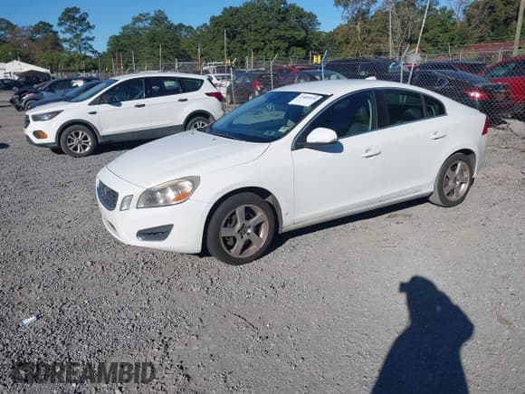 ✅ 2012 Volvo S60 T5 • VIN: YV1622FS8C2045697 • Lot: 43489928. Wystawiony na IAAI z przebiegiem 140 197 mil. Bezpłatny archiwum sprzedaży aukcyjnych z USA i szczegółowy raport historii pojazdu na DreamBid. Zdjęcie 6.