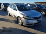 ✅ 2013 Kia Forte EX • VIN: KNAFU4A28D5654028 • Lot: 43577024. Wystawiony na IAAI z przebiegiem 223 714 mil. Bezpłatny archiwum sprzedaży aukcyjnych z USA i szczegółowy raport historii pojazdu na DreamBid. Zdjęcie 1.