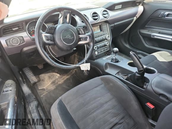 ✅ 2017 Ford Mustang GT • VIN: 1FA6P8CF9H5225350 • Lot: 71444785. Wystawiony na Copart z przebiegiem 69 402 mil. Bezpłatny archiwum sprzedaży aukcyjnych z USA i szczegółowy raport historii pojazdu na DreamBid. Zdjęcie 8.