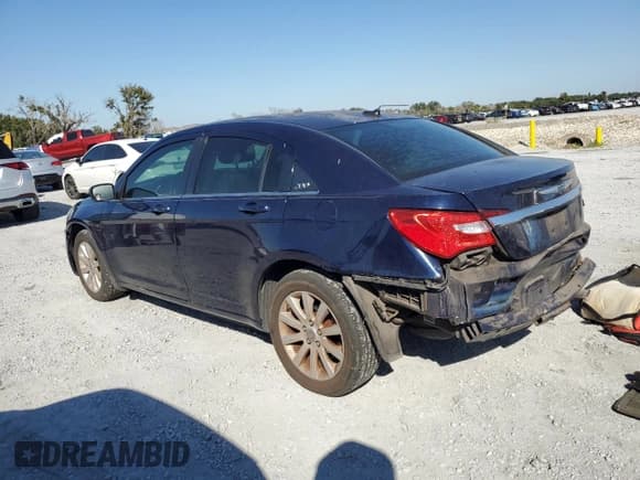 ✅ 2013 Chrysler 200 Touring • VIN: 1C3CCBBB3DN542737 • Лот: 93174815. Опубликован ранее на Copart с пробегом 154 754 миль. Бесплатный доступ к архиву аукционных продаж из США и подробный отчёт об истории автомобиля на DreamBid. Изображение 2.