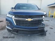 ✅ 2023 Chevrolet Traverse LS • VIN: 1GNERFKW2PJ258886 • Lot: 90370375. Wystawiony na Copart z przebiegiem 25 762 mil. Bezpłatny archiwum sprzedaży aukcyjnych z USA i szczegółowy raport historii pojazdu na DreamBid. Zdjęcie 5.