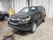 ✅ 2013 Kia Sorento LX • VIN: 5XYKTDA22DG369112 • Лот: 43618370. Опубликован ранее на IAAI с пробегом 138 962 миль. Бесплатный доступ к архиву аукционных продаж из США и подробный отчёт об истории автомобиля на DreamBid. Изображение 2.