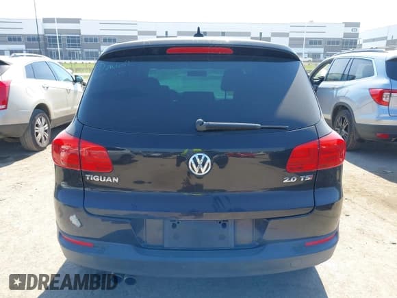 ✅ 2014 Volkswagen Tiguan S • VIN: WVGAV3AX2EW625339 • Lot: 43397832. Wystawiony na IAAI z przebiegiem 104 378 mil. Bezpłatny archiwum sprzedaży aukcyjnych z USA i szczegółowy raport historii pojazdu na DreamBid. Zdjęcie 16.