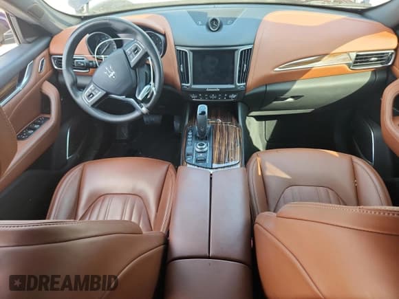✅ 2019 Maserati Levante GranLusso • VIN: ZN661XULXKX320598 • Лот: 83872545. Опубликован ранее на Copart с пробегом 37 940 миль. Бесплатный доступ к архиву аукционных продаж из США и подробный отчёт об истории автомобиля на DreamBid. Изображение 8.