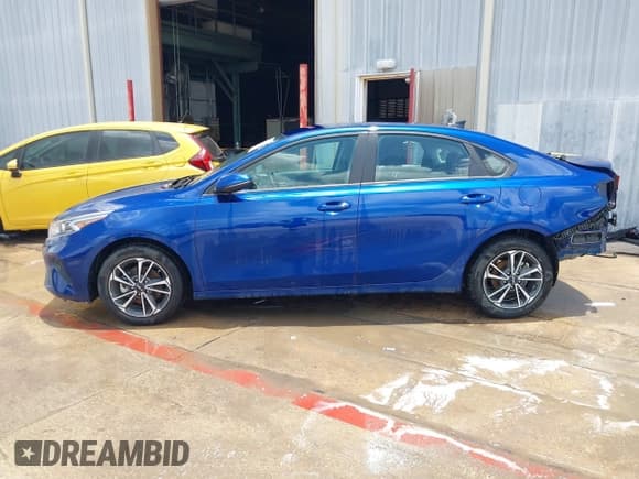 ✅ 2023 Kia Forte LXS • VIN: 3KPF24AD4PE683562 • Lot: 42320002. Wystawiony na IAAI z przebiegiem 29 095 mil. Bezpłatny archiwum sprzedaży aukcyjnych z USA i szczegółowy raport historii pojazdu na DreamBid. Zdjęcie 15.