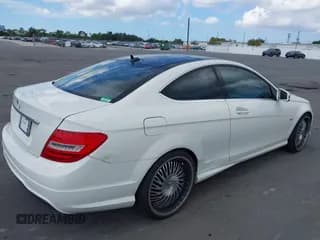 ✅ 2012 Mercedes-Benz C 250 • VIN: WDDGJ4HB6CF776732 • Lot: 43661219. Wystawiony na IAAI z przebiegiem 123 747 mil. Bezpłatny archiwum sprzedaży aukcyjnych z USA i szczegółowy raport historii pojazdu na DreamBid. Zdjęcie 4.
