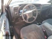 ✅ 2001 Chevrolet S-10 LS • VIN: 1GCCS19W718225703 • Лот: 86328204. Опубликован ранее на Copart с пробегом 243 471 миль. Бесплатный доступ к архиву аукционных продаж из США и подробный отчёт об истории автомобиля на DreamBid. Изображение 8.