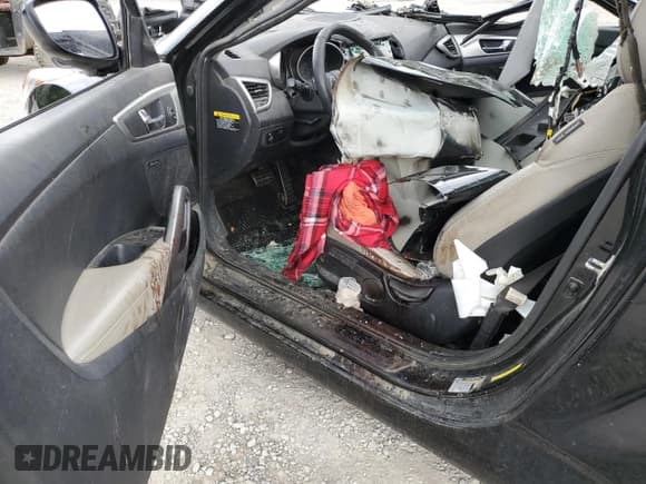 ✅ 2013 Hyundai Veloster w/Gray Int • VIN: KMHTC6AD8DU120096 • Lot: 67846284. Wystawiony na Copart z przebiegiem Nie podano. Bezpłatny archiwum sprzedaży aukcyjnych z USA i szczegółowy raport historii pojazdu na DreamBid. Zdjęcie 8.