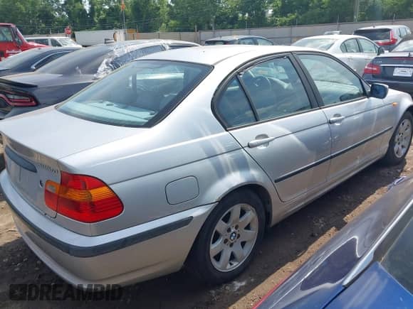 2003 BMW 3 Series 325xi with VIN WBAEU33493PH88458, listed as a IAAI auction lot 42694501 with 175,516 mi miles and . Bid and sale history available at DreamBid. Image 4.
