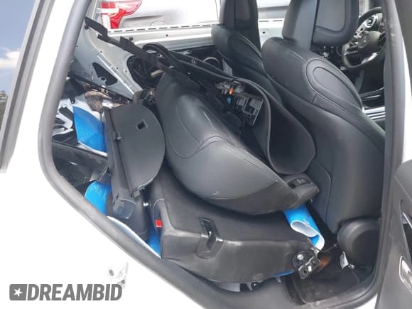 ✅ 2025 Mercedes-Benz GLC 350e • VIN: W1NKM5GB0SF316217 • Лот: 42838040. Опубликован ранее на IAAI с пробегом 2 622 миль. Бесплатный доступ к архиву аукционных продаж из США и подробный отчёт об истории автомобиля на DreamBid. Изображение 8.