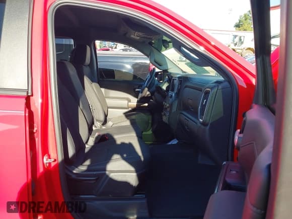 ✅ 2019 Chevrolet Silverado 1500 RST • VIN: 3GCUYEED0KG119751 • Lot: 43319772. Wystawiony na IAAI z przebiegiem 74 404 mil. Bezpłatny archiwum sprzedaży aukcyjnych z USA i szczegółowy raport historii pojazdu na DreamBid. Zdjęcie 5.