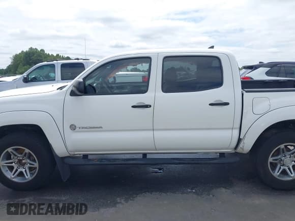 ✅ 2014 Toyota Tacoma PreRunner • VIN: 3TMJU4GN5EM161224 • Lot: 43179702. Listed on IAAI with 148,222 mi. Free auction sales archive from the USA and detailed vehicle history report at DreamBid. Image 14.