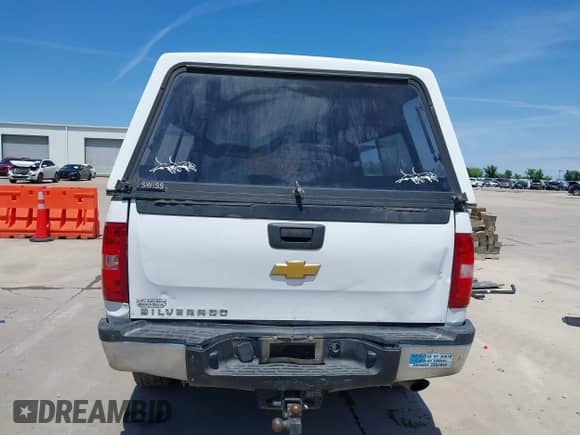 ✅ 2013 Chevrolet Silverado 2500HD Work Truck • VIN: 1GC2KVCG7DZ269218 • Lot: 42392002. Wystawiony na IAAI z przebiegiem 357 324 mil. Bezpłatny archiwum sprzedaży aukcyjnych z USA i szczegółowy raport historii pojazdu na DreamBid. Zdjęcie 17.