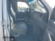 ✅ 2012 Ford Econoline Cargo Recreational • VIN: 1FTNE2EW2CDA95092 • Lot: 43455302. Wystawiony na IAAI z przebiegiem 270 761 mil. Bezpłatny archiwum sprzedaży aukcyjnych z USA i szczegółowy raport historii pojazdu na DreamBid. Zdjęcie 5.