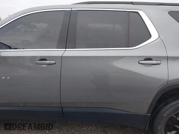 ✅ 2020 Chevrolet Traverse LT Cloth • VIN: 1GNERGKW4LJ118712 • Lot: 42382598. Listed on IAAI with 107,192 mi. Free auction sales archive from the USA and detailed vehicle history report at DreamBid. Image 15.