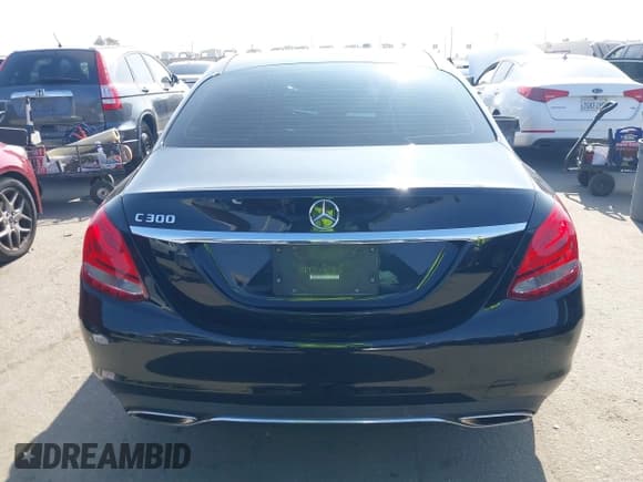 ✅ 2017 Mercedes-Benz C 300 • VIN: 55SWF4JB8HU192733 • Lot: 43550569. Wystawiony na IAAI z przebiegiem 141 662 mil. Bezpłatny archiwum sprzedaży aukcyjnych z USA i szczegółowy raport historii pojazdu na DreamBid. Zdjęcie 16.