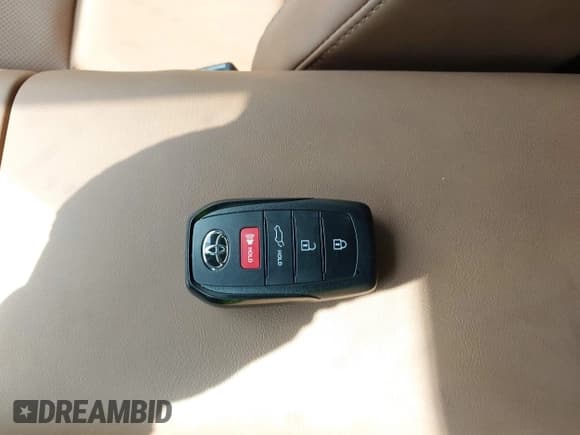 ✅ 2025 Toyota Crown XLE • VIN: JTDACAAJ9S3007328 • Lot: 43486936. Listed on IAAI with 20,072 mi. Free auction sales archive from the USA and detailed vehicle history report at DreamBid. Image 11.