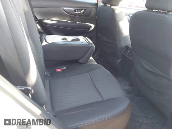 ✅ 2017 Nissan Rogue SV • VIN: KNMAT2MT6HP592082 • Lot: 43793189. Wystawiony na IAAI z przebiegiem 141 334 mil. Bezpłatny archiwum sprzedaży aukcyjnych z USA i szczegółowy raport historii pojazdu na DreamBid. Zdjęcie 8.