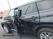 ✅ 2023 Toyota Highlander L • VIN: 5TDKDRAHXPS516220 • Lot: 42152777. Wystawiony na IAAI z przebiegiem 19 263 mil. Bezpłatny archiwum sprzedaży aukcyjnych z USA i szczegółowy raport historii pojazdu na DreamBid. Zdjęcie 12.