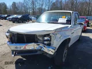 1993 Dodge Dakota S z VIN 1B7FL26X9PS101795, wystawiony jako IAAI lot #41745547 z przebiegiem 84 172 mil mil oraz . Historia ofert i sprzedaży dostępna na DreamBid. Obrazek 6.
