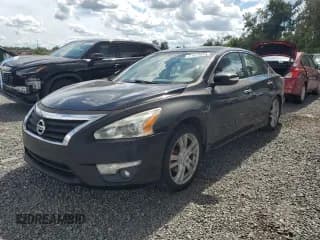 ✅ 2014 Nissan Altima S • VIN: 1N4BL3AP3EN249602 • Lot: 71675625. Listed on Copart with 105,356 mi. Free auction sales archive from the USA and detailed vehicle history report at DreamBid. Image 1.