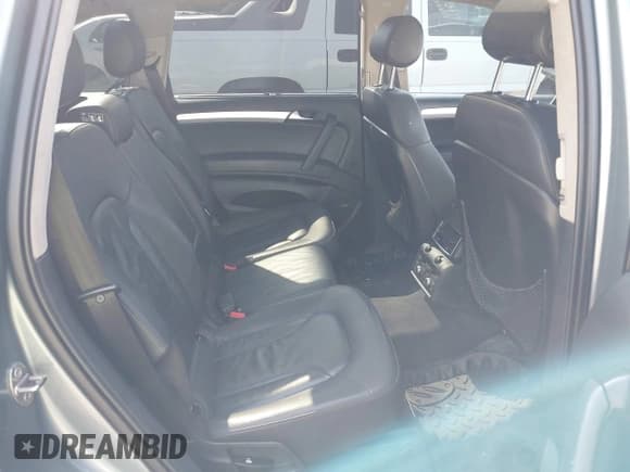 ✅ 2008 Audi Q7 Premium • VIN: WA1EV74L58D028945 • Lot: 42681836. Wystawiony na IAAI z przebiegiem 156 196 mil. Bezpłatny archiwum sprzedaży aukcyjnych z USA i szczegółowy raport historii pojazdu na DreamBid. Zdjęcie 8.