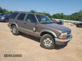 ✅ 1998 Chevrolet Blazer LS • VIN: 1GNDT13W3W2174583 • Lot: 52386525. Wystawiony na Copart z przebiegiem 161 944 mil. Bezpłatny archiwum sprzedaży aukcyjnych z USA i szczegółowy raport historii pojazdu na DreamBid. Zdjęcie 4.