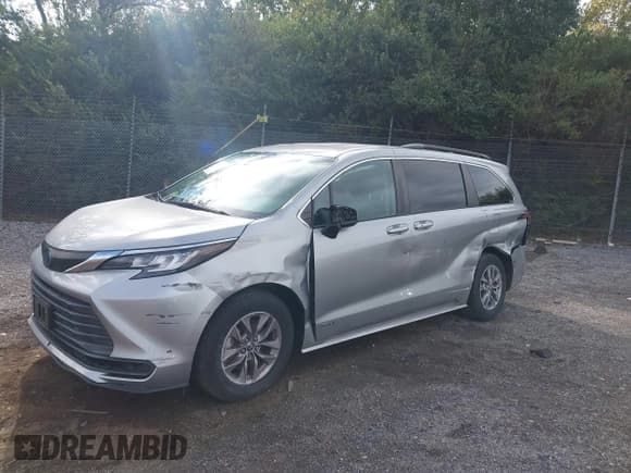 ✅ 2021 Toyota Sienna LE • VIN: 5TDKRKEC2MS033629 • Lot: 43487823. Listed on IAAI with 76,223 mi. Free auction sales archive from the USA and detailed vehicle history report at DreamBid. Image 18.