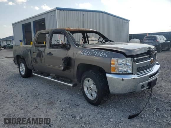 2013 Chevrolet Silverado 1500 LT с VIN 3GCPKSE72DG204844, выставлен на аукционе Copart как лот 81576085 с пробегом Не указан миль и На запчасти • Non repairable. История ставок и продаж доступна на DreamBid. Изображение 4.