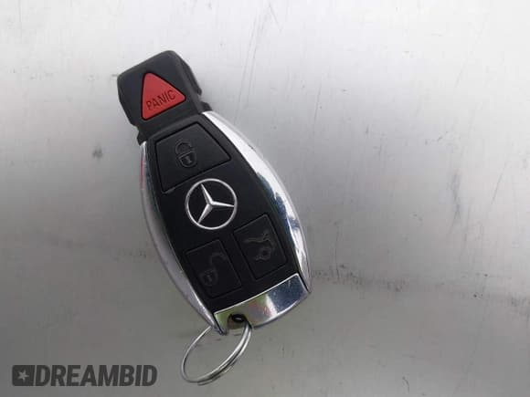 ✅ 2014 Mercedes-Benz C 250 • VIN: WDDGJ4HB4EG288537 • Lot: 42431049. Wystawiony na IAAI z przebiegiem 97 498 mil. Bezpłatny archiwum sprzedaży aukcyjnych z USA i szczegółowy raport historii pojazdu na DreamBid. Zdjęcie 11.