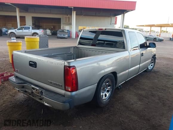 ✅ 2004 GMC Sierra 1500 SLE • VIN: 2GTEC19T541203430 • Lot: 43788254. Listed on IAAI with 253,690 mi. Free auction sales archive from the USA and detailed vehicle history report at DreamBid. Image 4.
