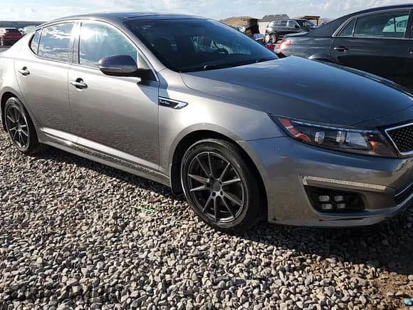 ✅ 2015 Kia Optima SXL Turbo • VIN: 5XXGR4A69FG455385 • Lot: 81461975. Listed on Copart with 114,228 mi. Free auction sales archive from the USA and detailed vehicle history report at DreamBid. Image 14.