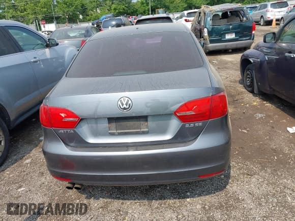 ✅ 2011 Volkswagen Jetta SE • VIN: 3VWDZ7AJ6BM346235 • Lot: 42399702. Listed on IAAI with 142,554 mi. Free auction sales archive from the USA and detailed vehicle history report at DreamBid. Image 16.