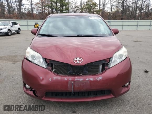✅ 2011 Toyota Sienna XLE • VIN: 5TDYK3DC8BS136489 • Лот: 85425445. Опубликован ранее на Copart с пробегом 211 178 миль. Бесплатный доступ к архиву аукционных продаж из США и подробный отчёт об истории автомобиля на DreamBid. Изображение 5.