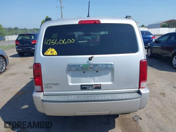 2008 Dodge Nitro SLT z VIN 1D8GT58K78W150268, wystawiony jako IAAI lot #42560600 z przebiegiem 139 749 mil mil oraz . Historia ofert i sprzedaży dostępna na DreamBid. Obrazek 16.